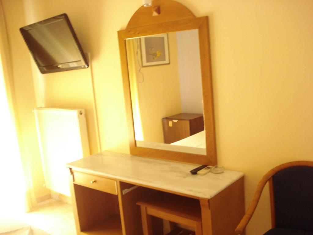 Hotel Cybele Pefki Athens Room photo